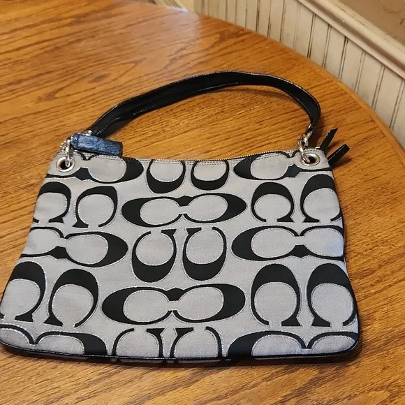 Coach Poppy 13Wx10H - Picture 2 of 13